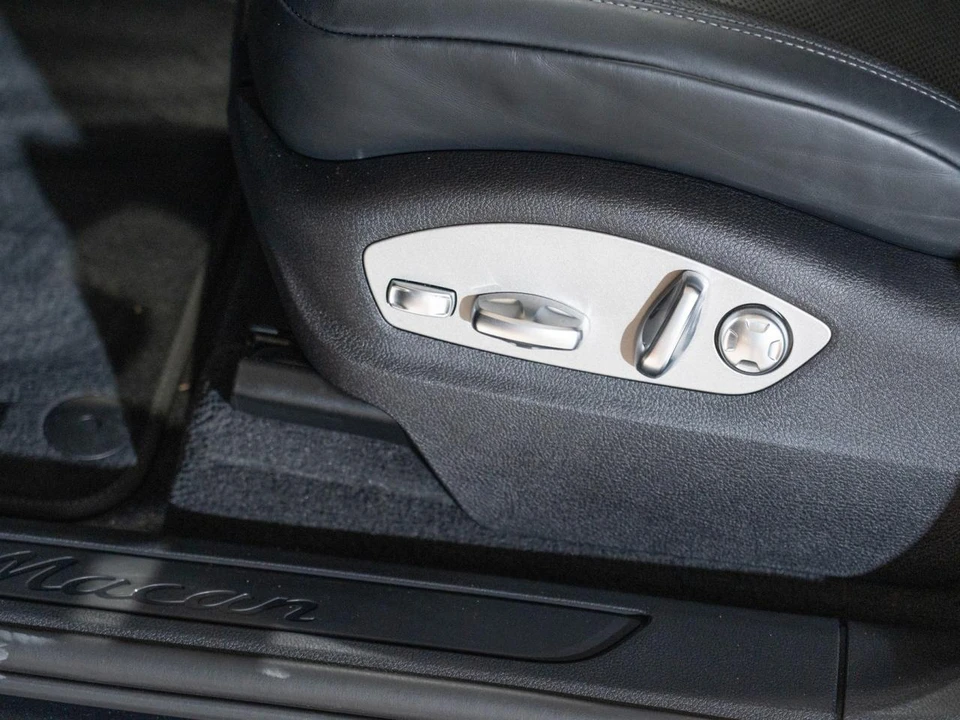 2026 Porsche Macan Electric - Image 14 of 30