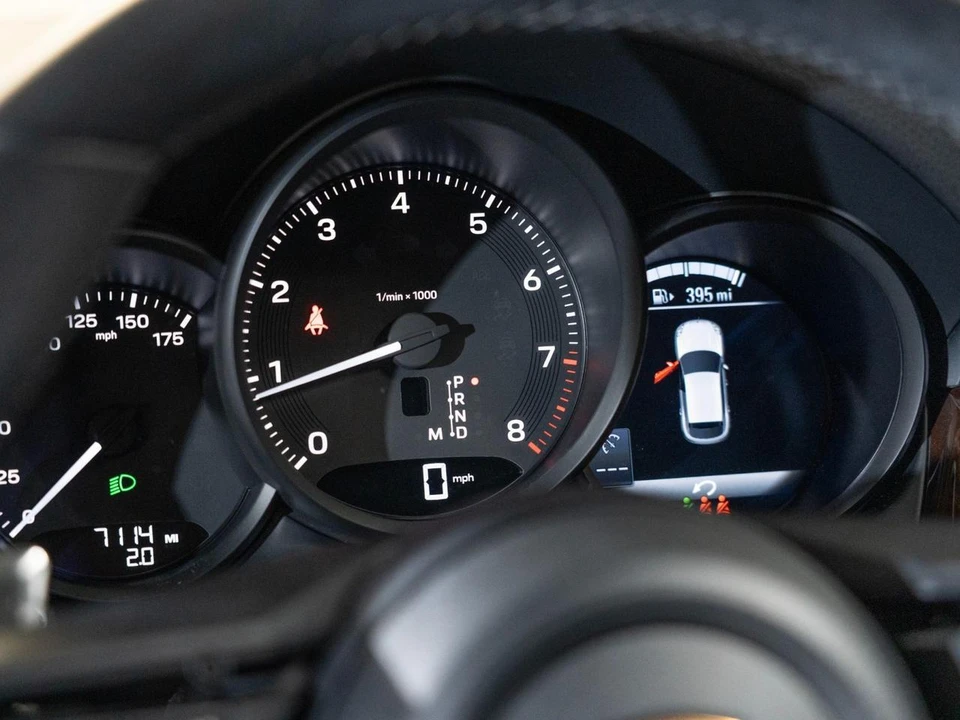 2026 Porsche Macan Electric - Image 20 of 30