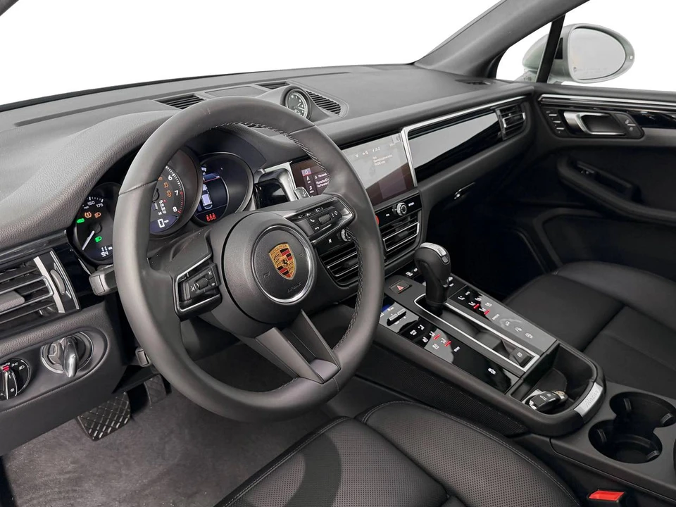 2026 Porsche Macan Electric - Image 4 of 5