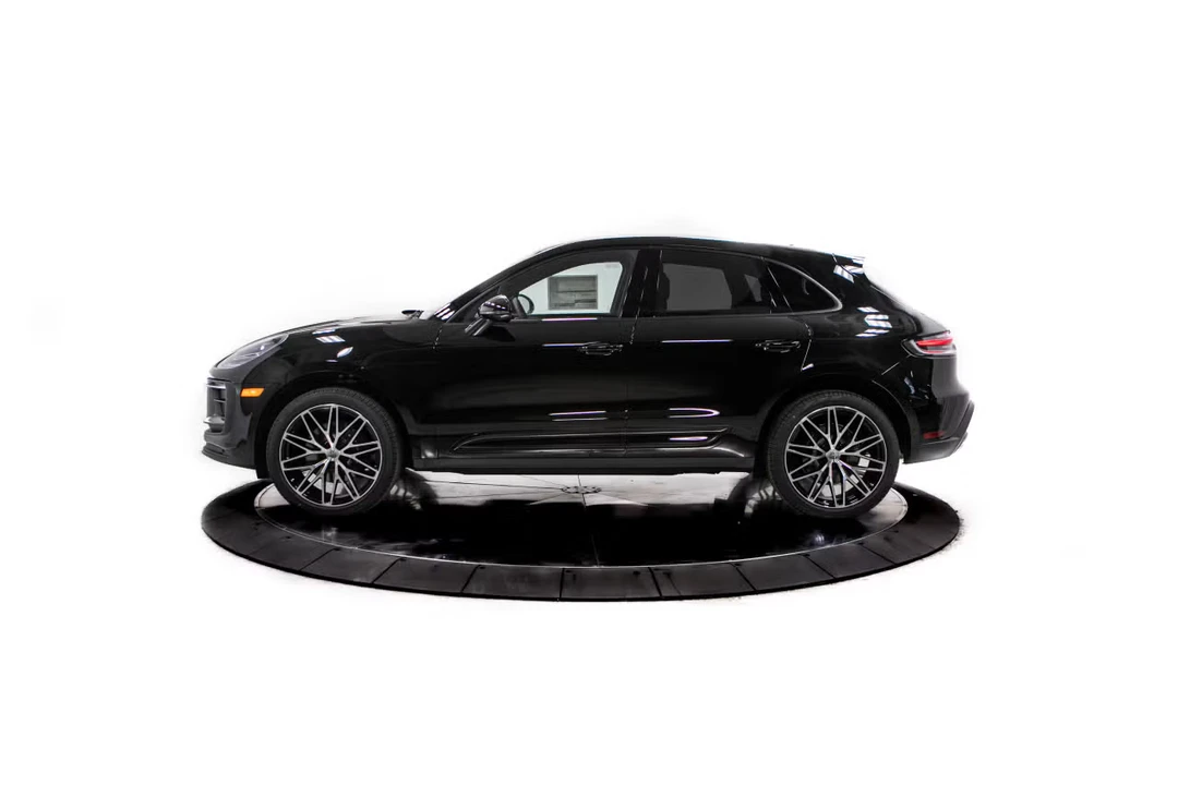 2026 Porsche Macan - Image 12 of 31