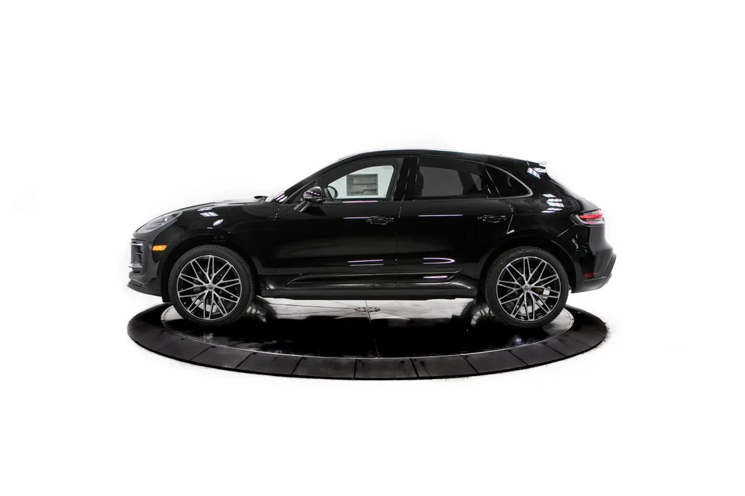 2026 Porsche Macan - Image 16 of 31