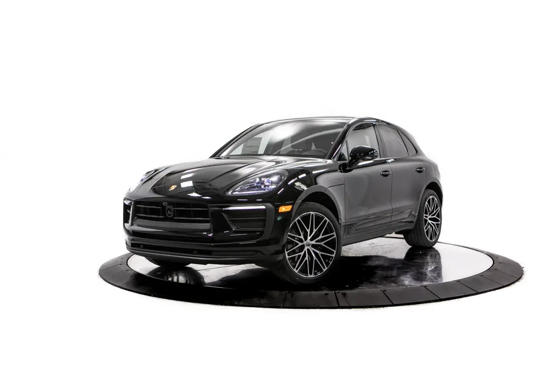 2026 Porsche Macan - Image 8 of 31