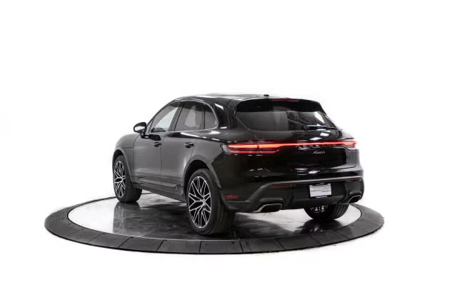 2026 Porsche Macan - Image 18 of 31