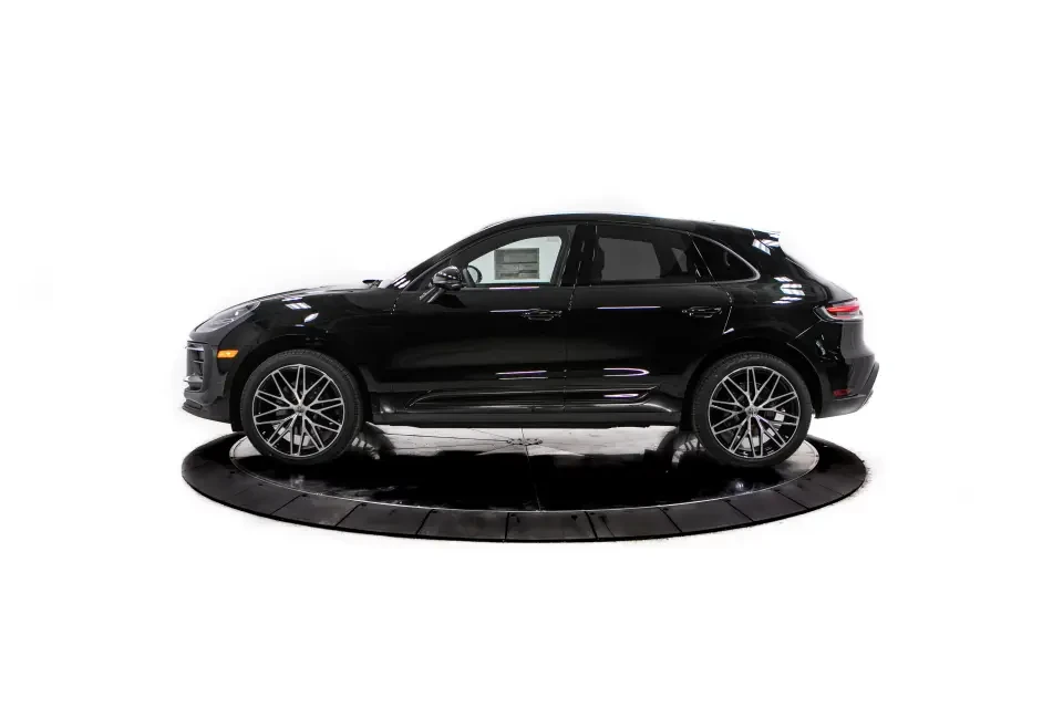 2026 Porsche Macan - Image 15 of 31