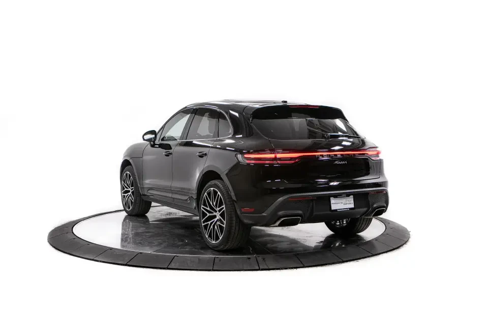 2026 Porsche Macan - Image 23 of 31