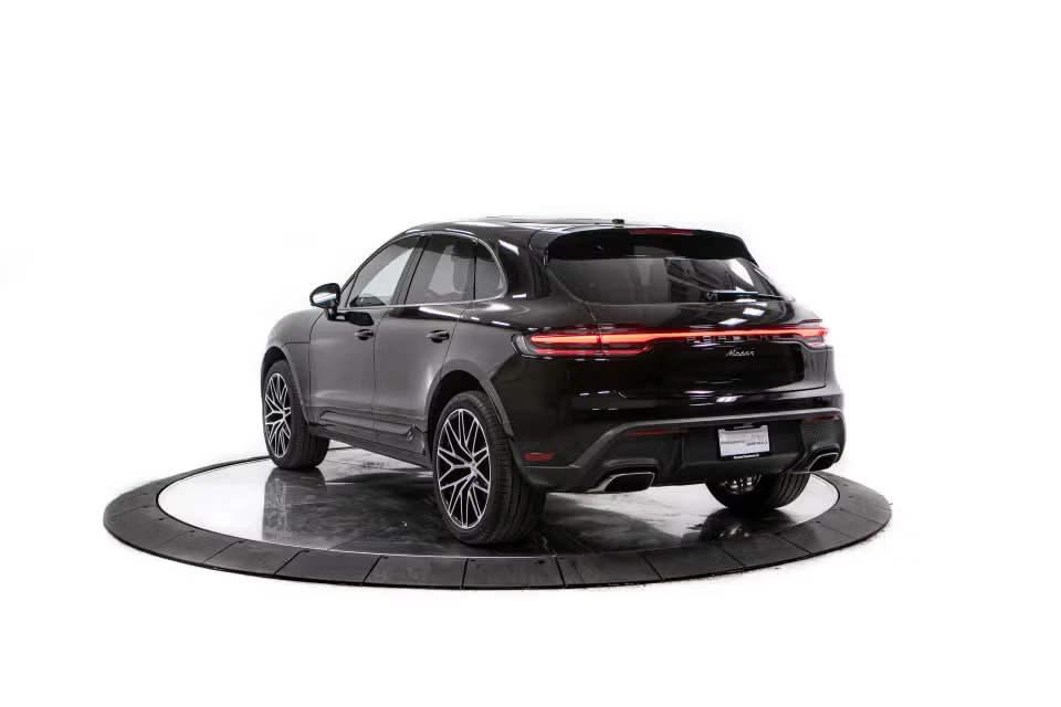 2026 Porsche Macan - Image 19 of 31