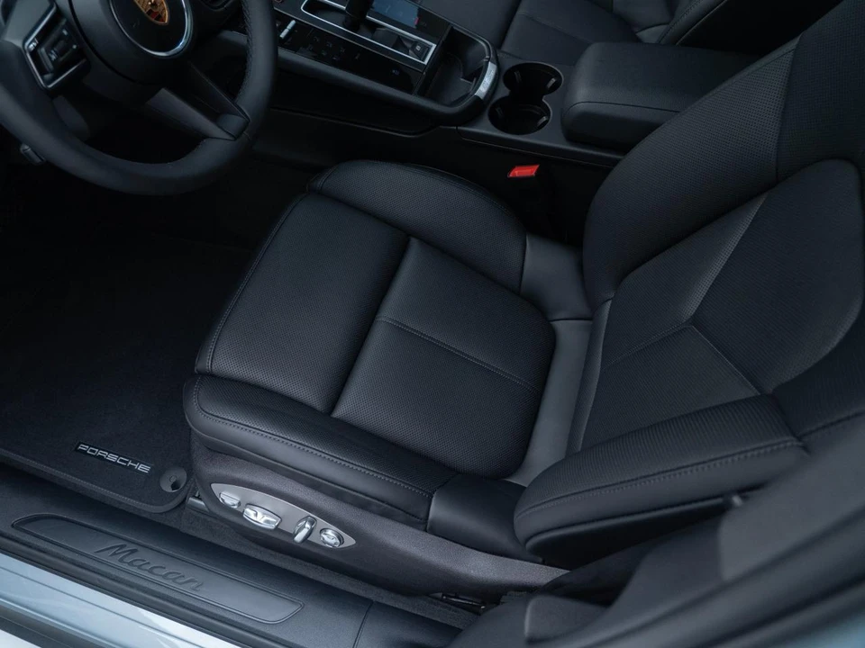 2026 Porsche Macan - Image 16 of 31