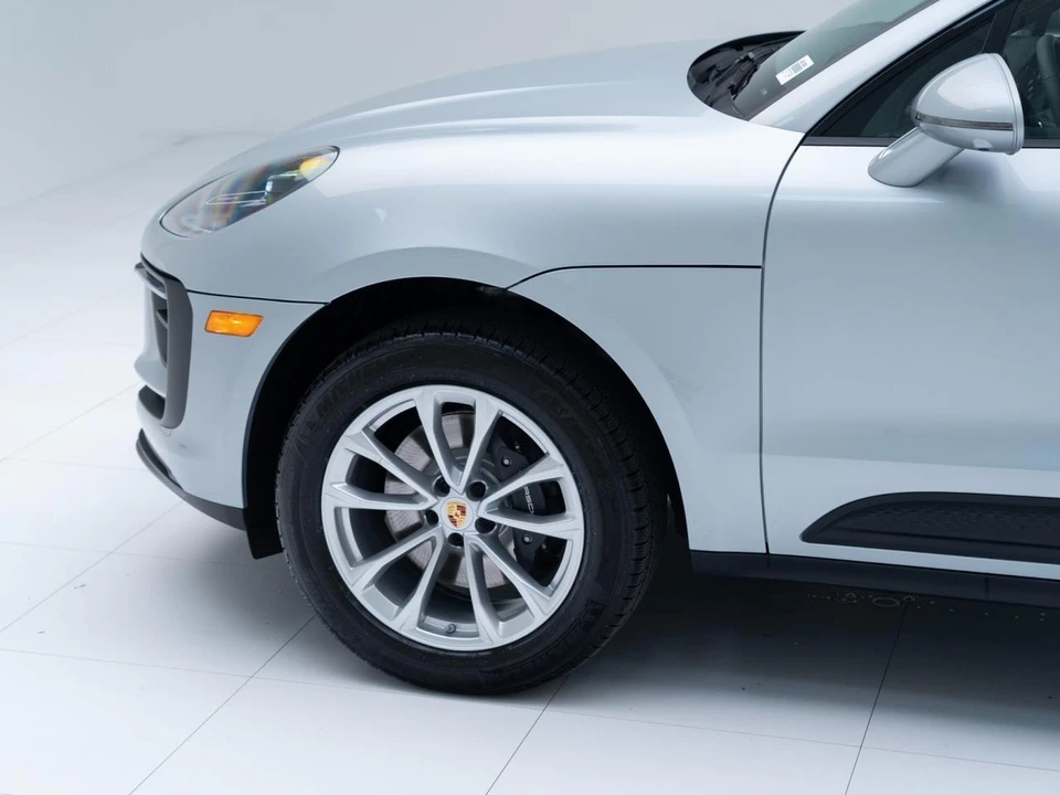 2026 Porsche Macan - Image 11 of 31
