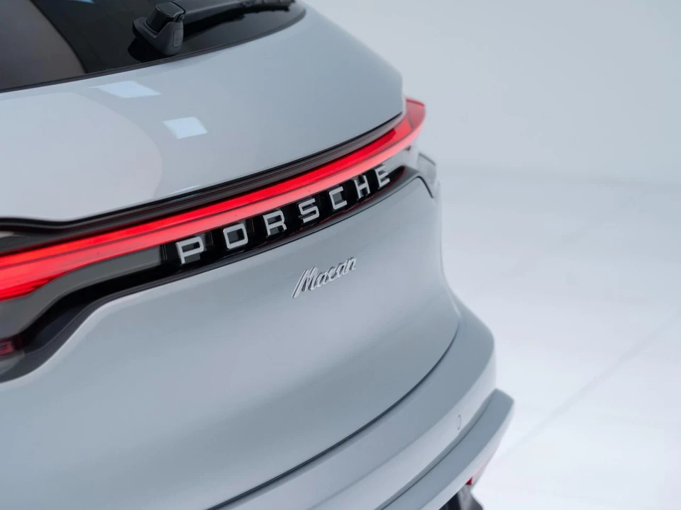 2026 Porsche Macan - Image 13 of 31
