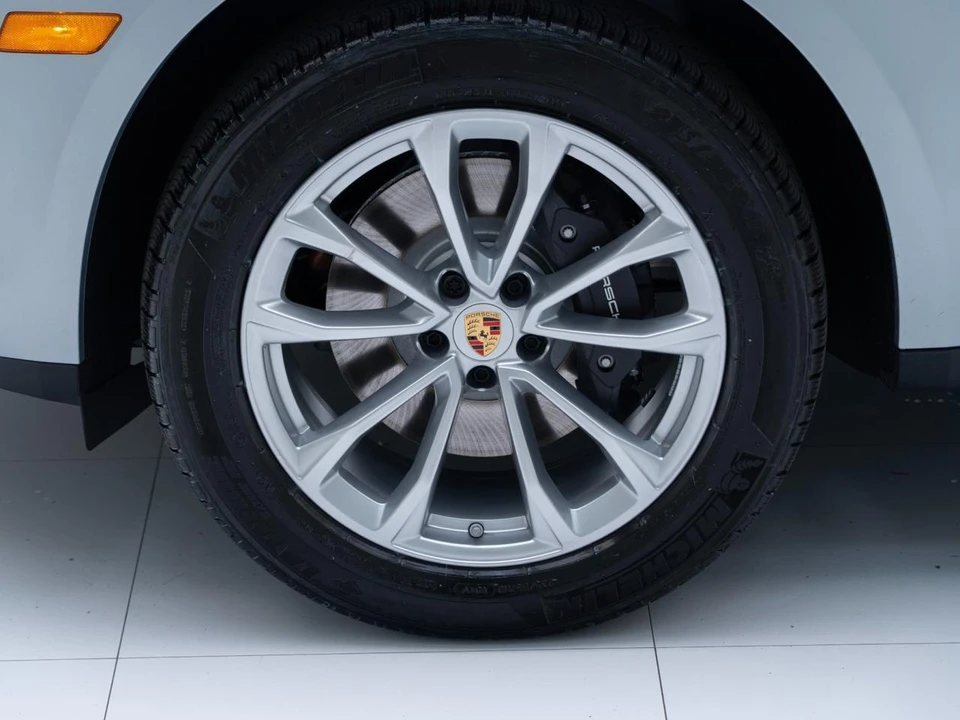 2026 Porsche Macan - Image 12 of 31