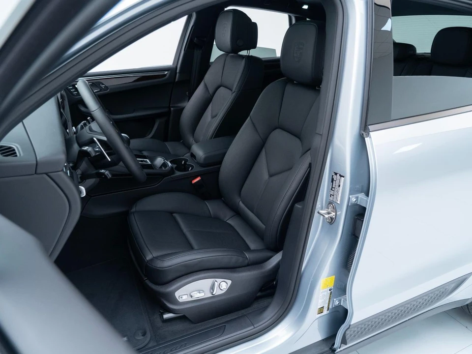 2026 Porsche Macan - Image 5 of 31