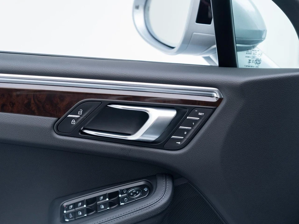 2026 Porsche Macan - Image 21 of 31