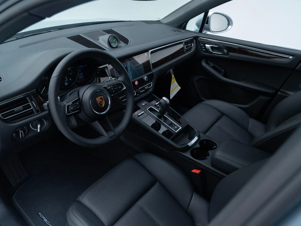 2026 Porsche Macan - Image 4 of 31