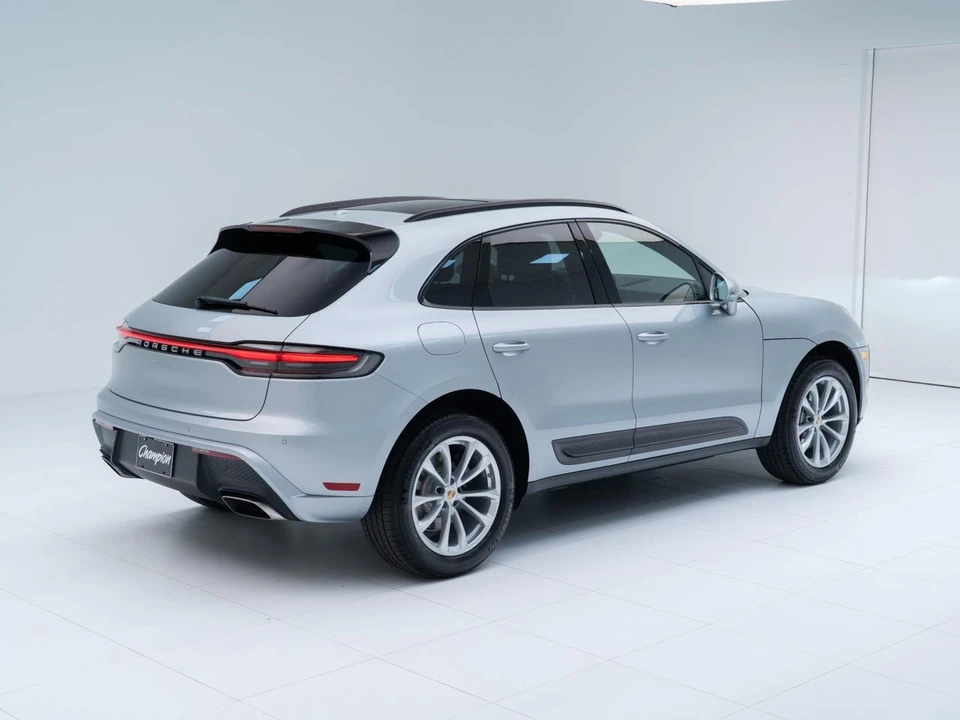 2026 Porsche Macan - Image 9 of 31