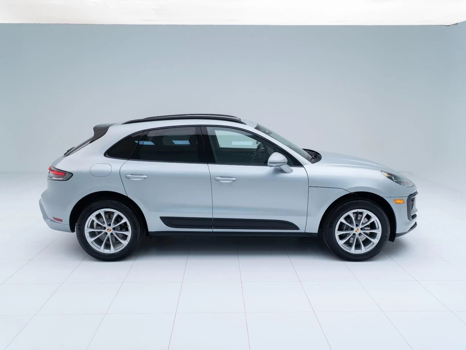 2026 Porsche Macan - Image 8 of 31