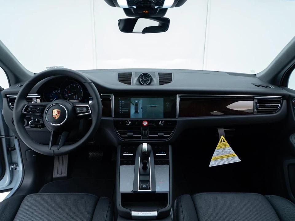 2026 Porsche Macan - Image 29 of 31