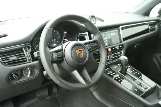 2026 Porsche Macan - Image 29 of 31