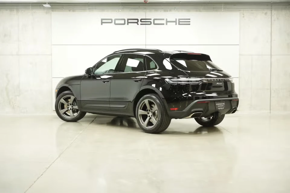 2026 Porsche Macan - Image 19 of 31