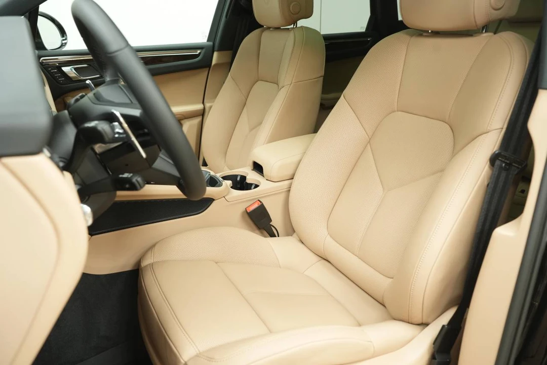 2026 Porsche Macan Electric - Image 5 of 5
