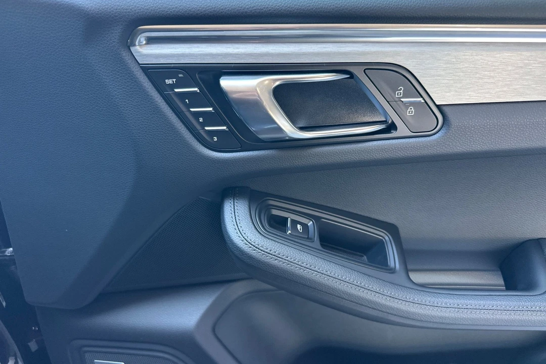 2026 Porsche Macan Electric - Image 20 of 31