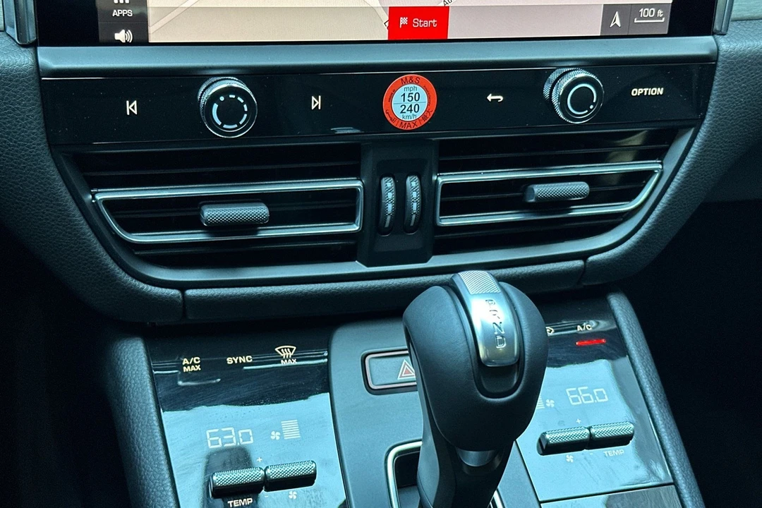 2026 Porsche Macan Electric - Image 25 of 31