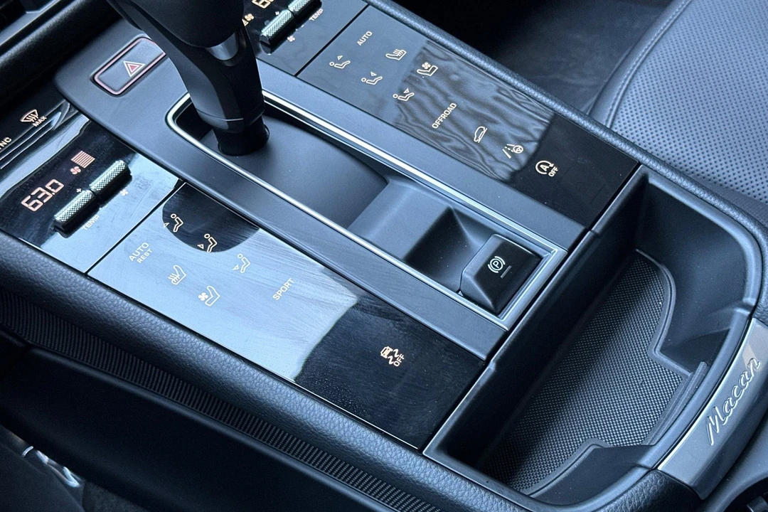2026 Porsche Macan Electric - Image 26 of 31