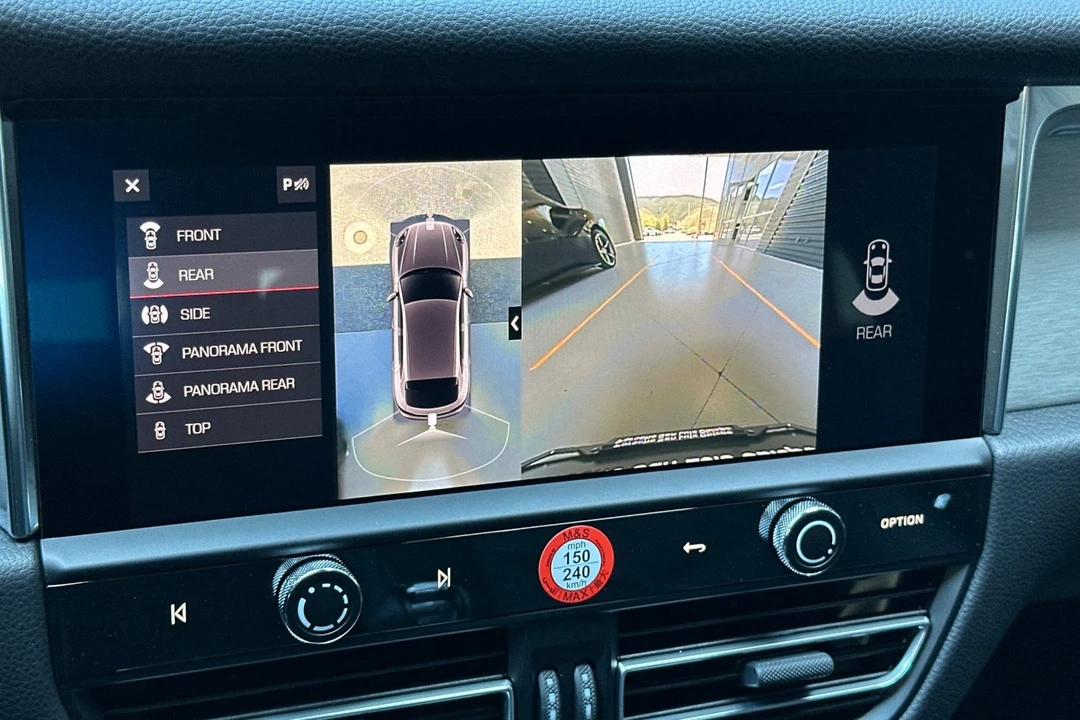 2026 Porsche Macan Electric - Image 24 of 31
