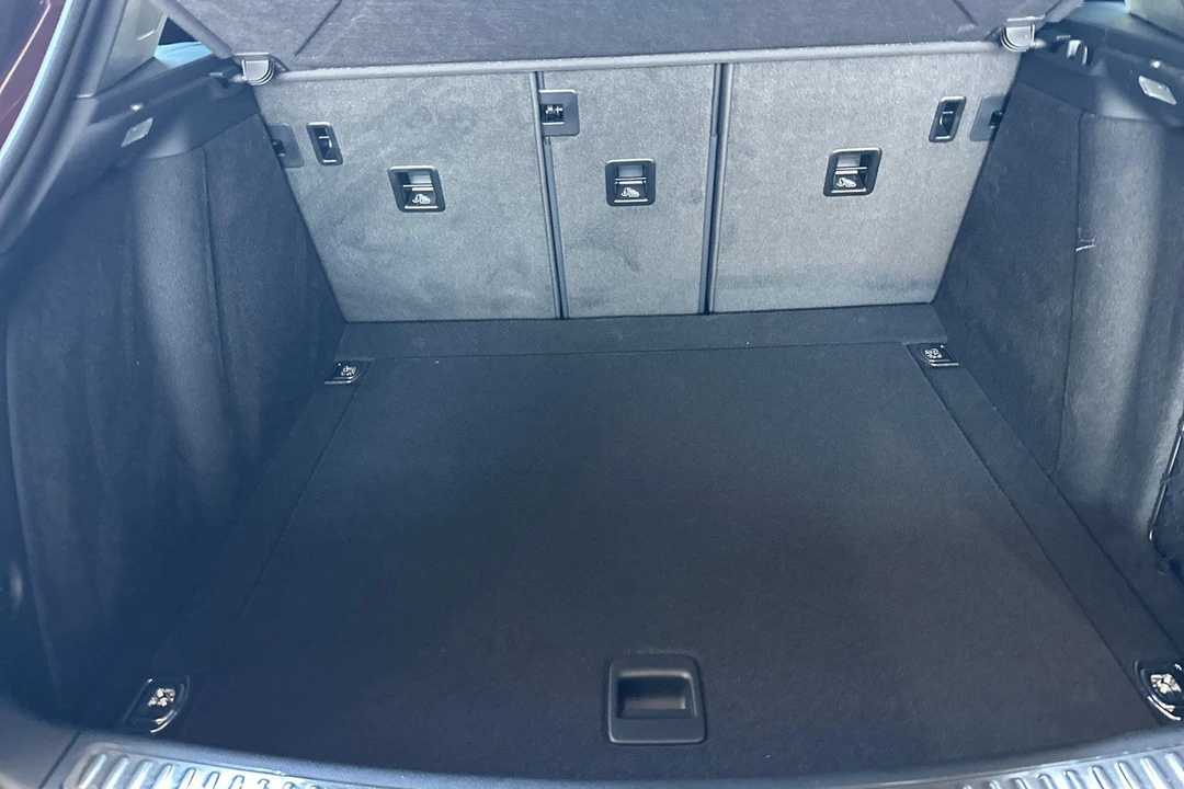 2026 Porsche Macan Electric - Image 17 of 31