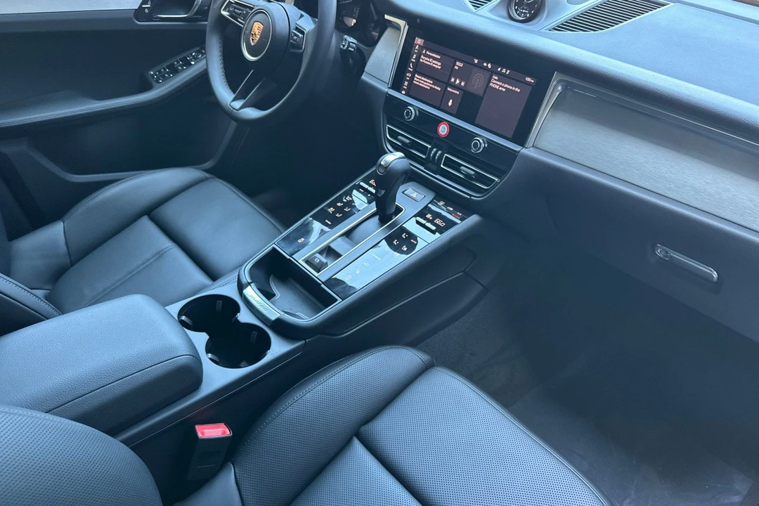 2026 Porsche Macan Electric - Image 18 of 31