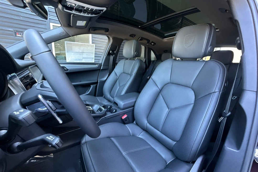 2026 Porsche Macan Electric - Image 5 of 31