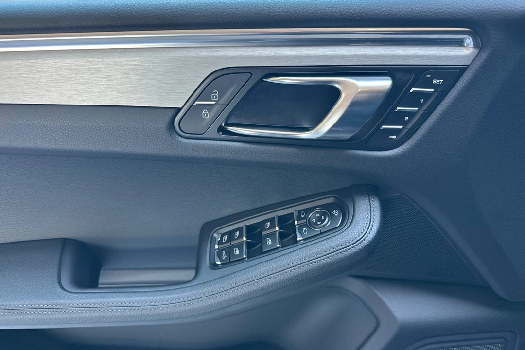 2026 Porsche Macan Electric - Image 12 of 31