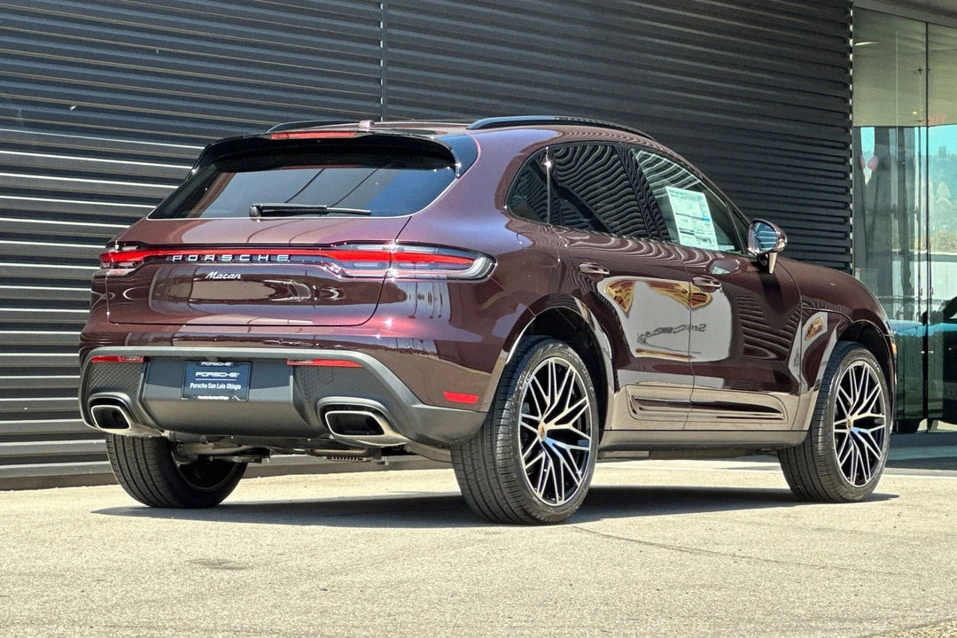 2026 Porsche Macan Electric - Image 8 of 31