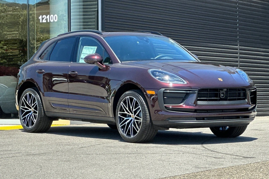 2026 Porsche Macan Electric - Image 10 of 31
