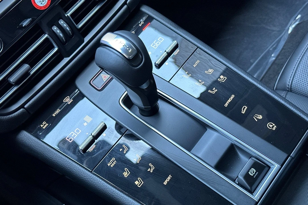 2026 Porsche Macan Electric - Image 28 of 31