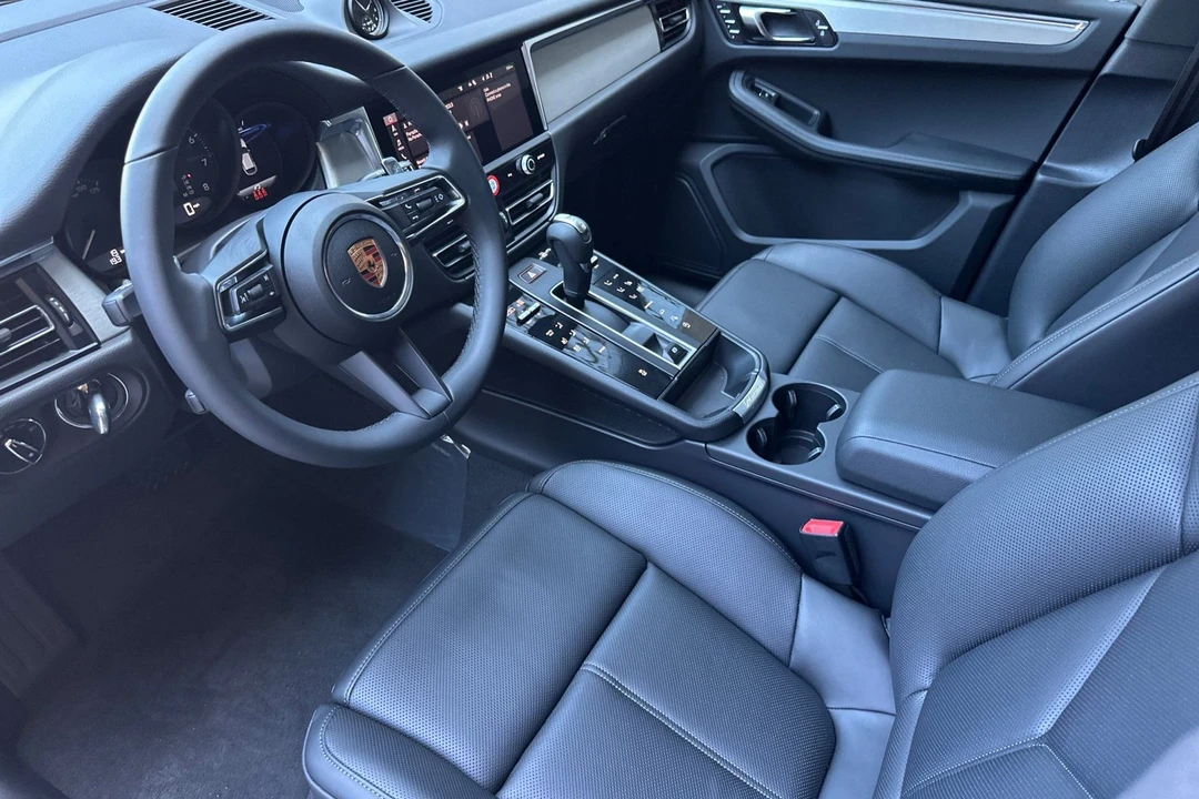 2026 Porsche Macan Electric - Image 4 of 31