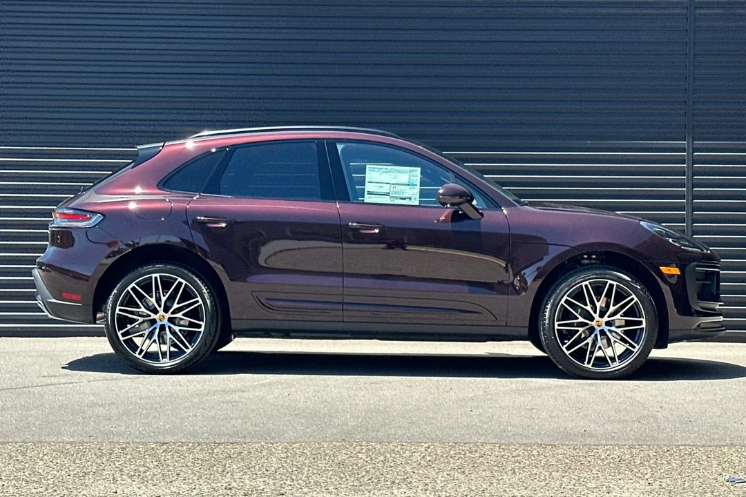 2026 Porsche Macan Electric - Image 9 of 31