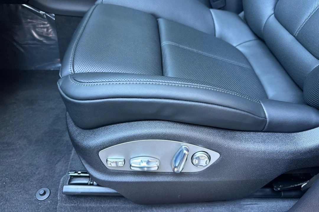 2026 Porsche Macan Electric - Image 14 of 31