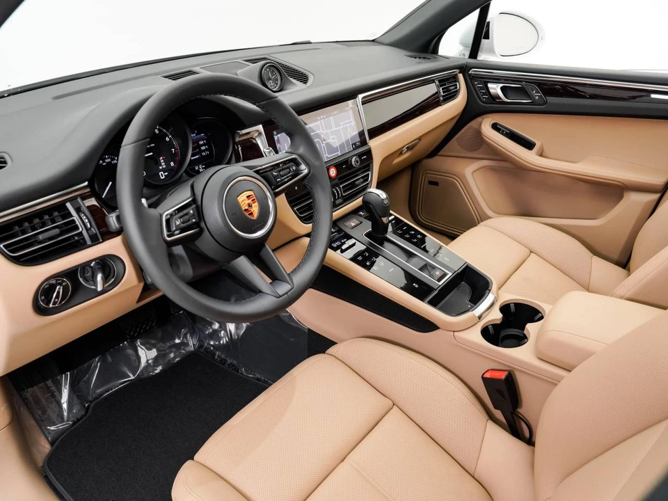 2026 Porsche Macan - Image 4 of 5