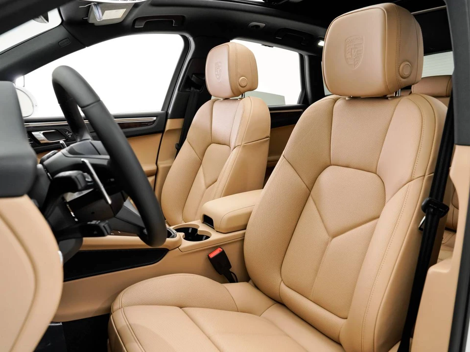 2026 Porsche Macan - Image 5 of 5