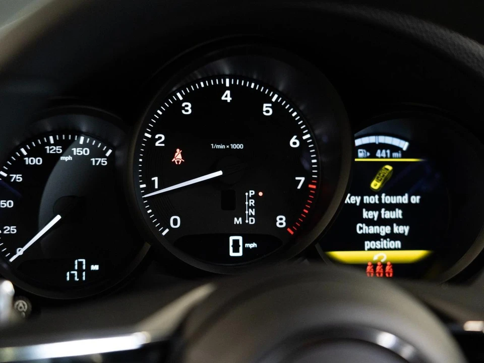2026 Porsche Macan - Image 19 of 26