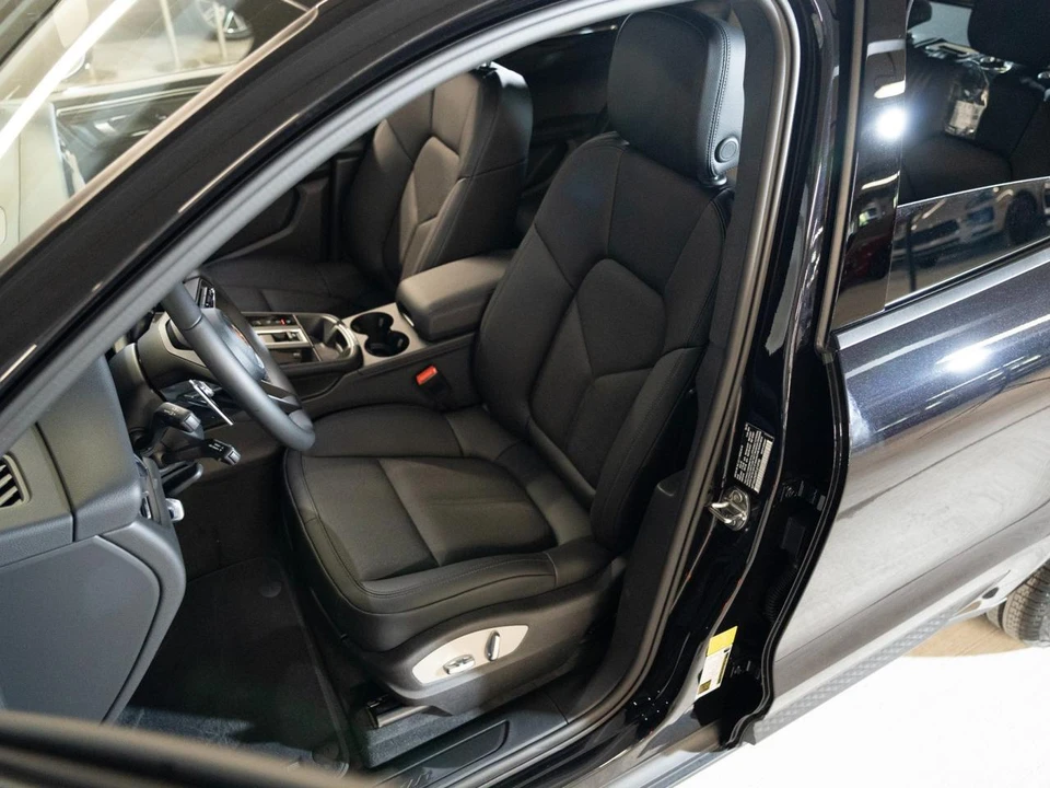 2026 Porsche Macan - Image 5 of 26