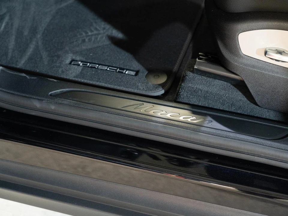 2026 Porsche Macan - Image 12 of 26