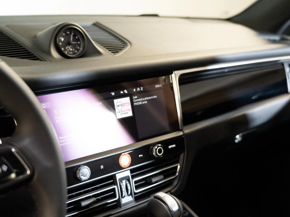 2026 Porsche Macan - Image 21 of 26