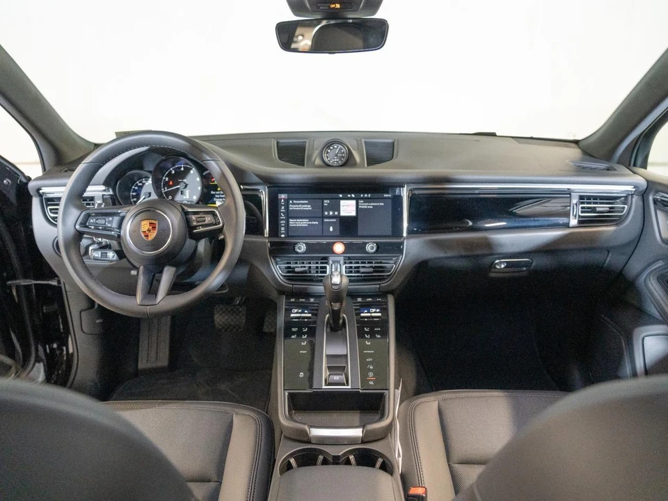 2026 Porsche Macan - Image 24 of 26