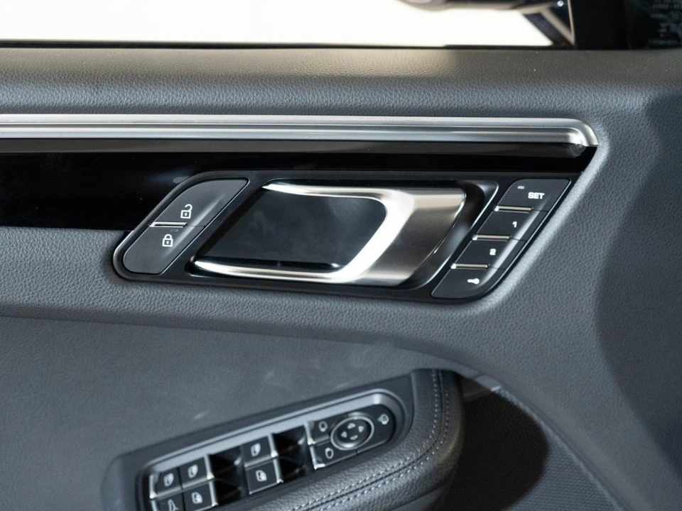 2026 Porsche Macan - Image 17 of 26