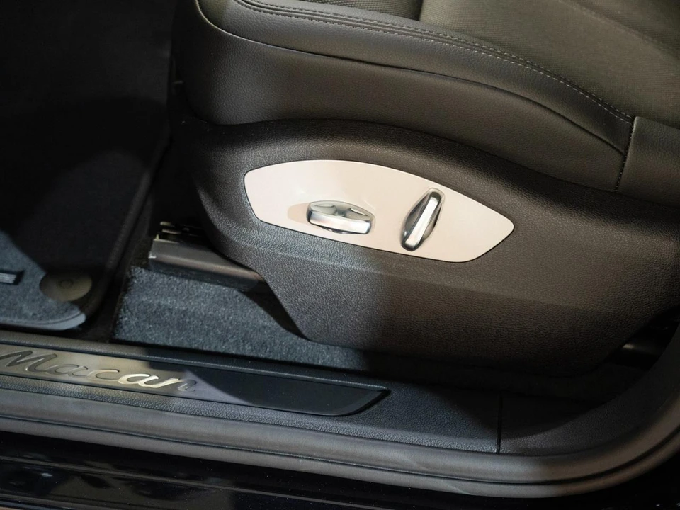 2026 Porsche Macan - Image 13 of 26