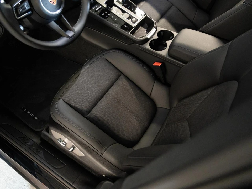 2026 Porsche Macan - Image 14 of 26