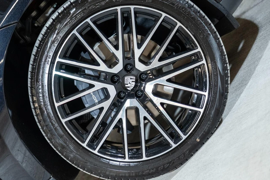 2026 Porsche Macan - Image 11 of 26