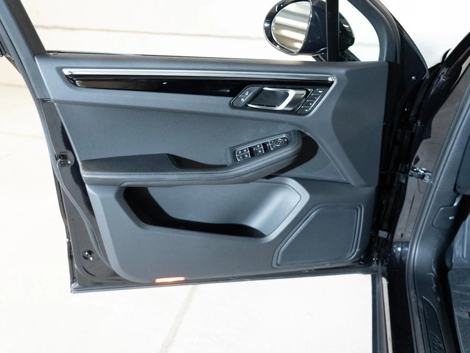 2026 Porsche Macan - Image 16 of 26