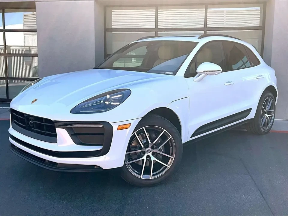 2026 Porsche Macan Electric - Image 8 of 31